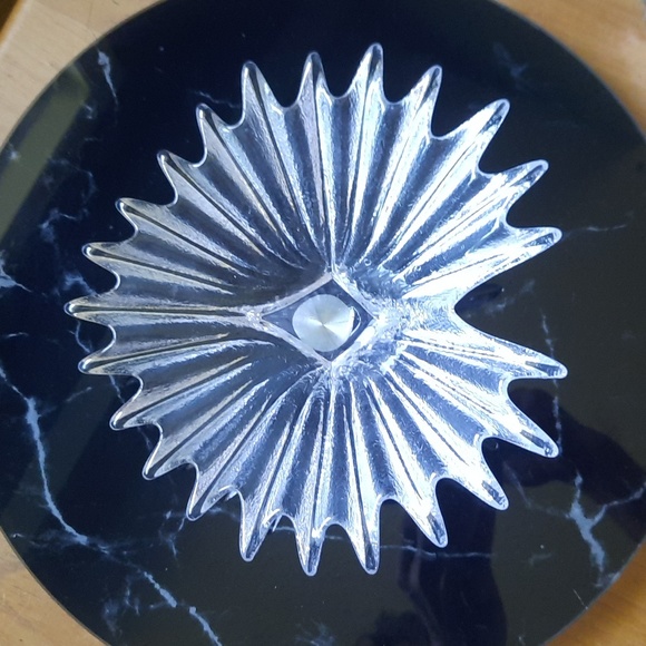 a Pair of 2 different Flower Petal Servers/Candy Dishes - Picture 8 of 8